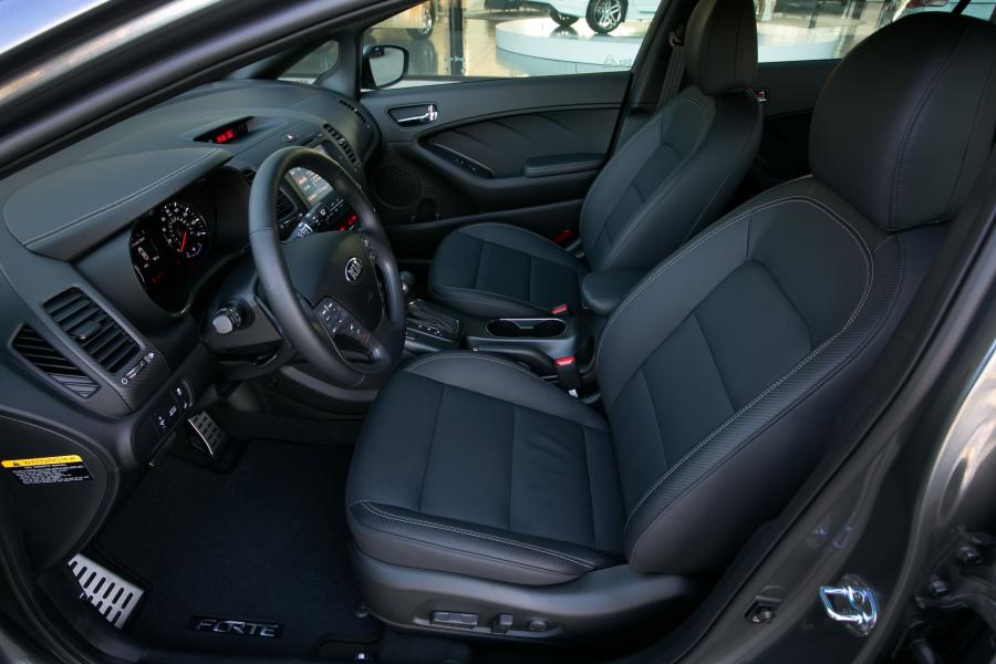  Kia Forte 2013 года  (фото 17 из 62)